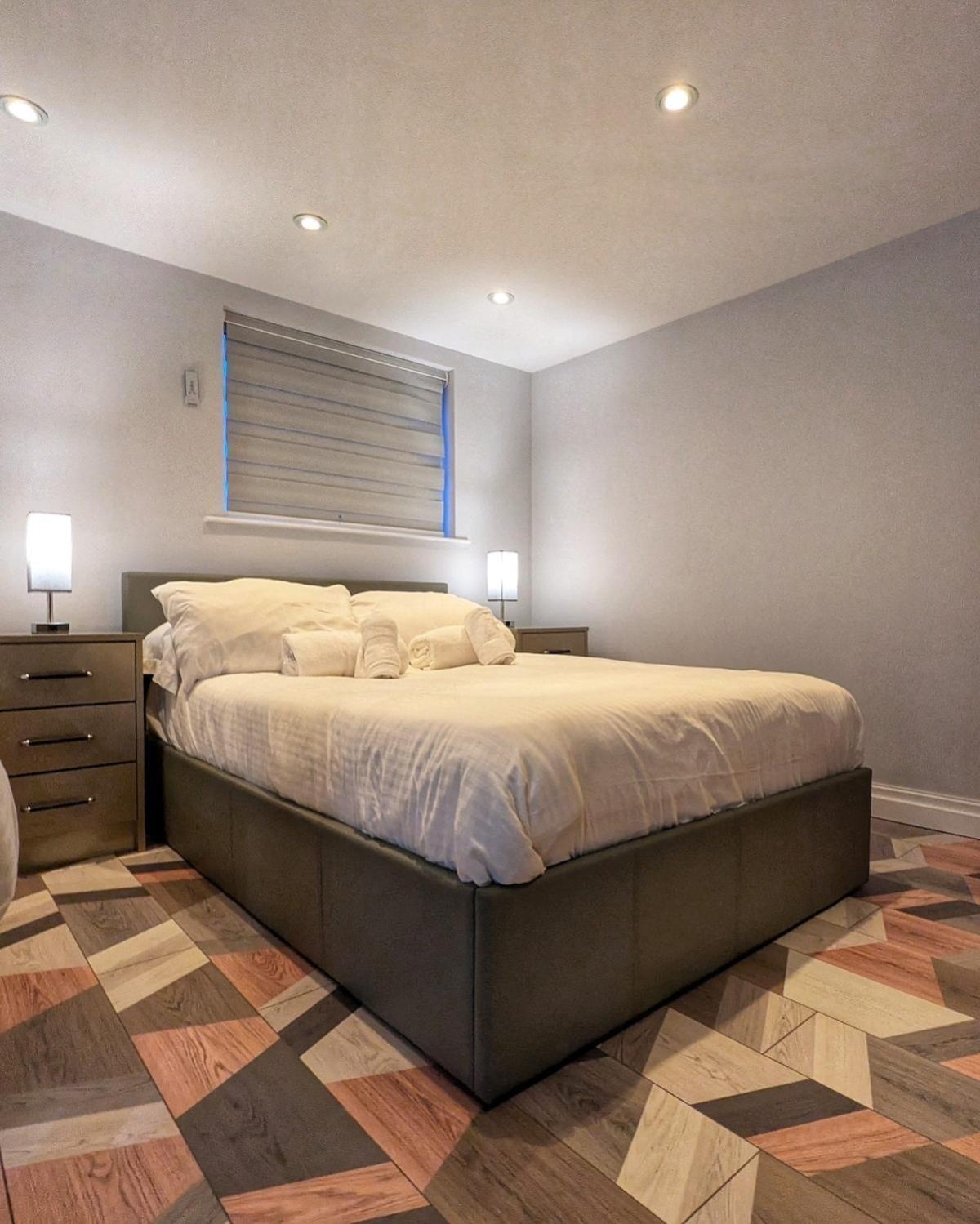 Beautiful 5 Bedroom Sleeps 12 People In Casa de férias *