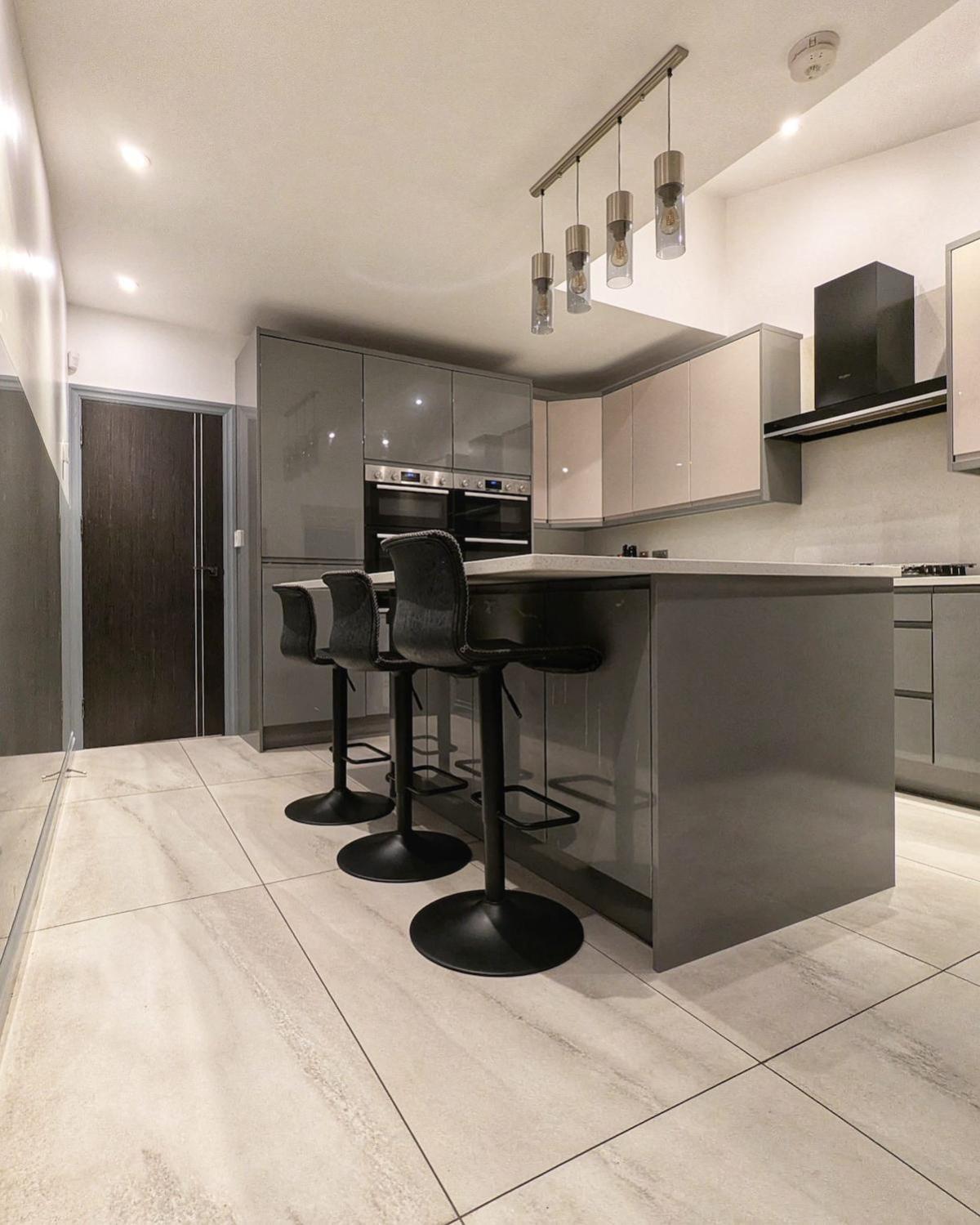 Casa de férias Beautiful 5 Bedroom Sleeps 12 People In Manchester