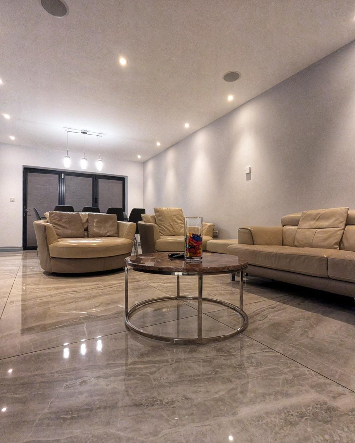 Beautiful 5 Bedroom Sleeps 12 People In Casa de férias *